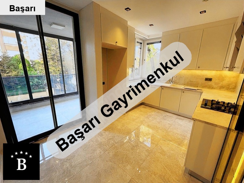 Başarı'dan sahi̇le  parka yakin / 2 araçlik otopark yeri̇ / katta tek / 4+1