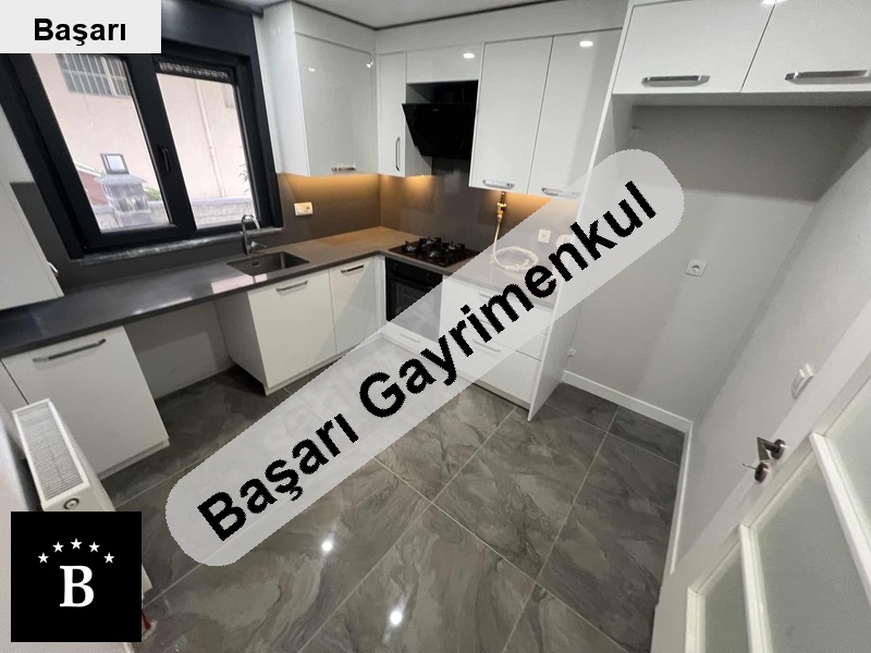 Başarı'dan kadiköy bostanci marmaray'a yakin sifir ebeyn'li̇ 2+1 boş dai̇re