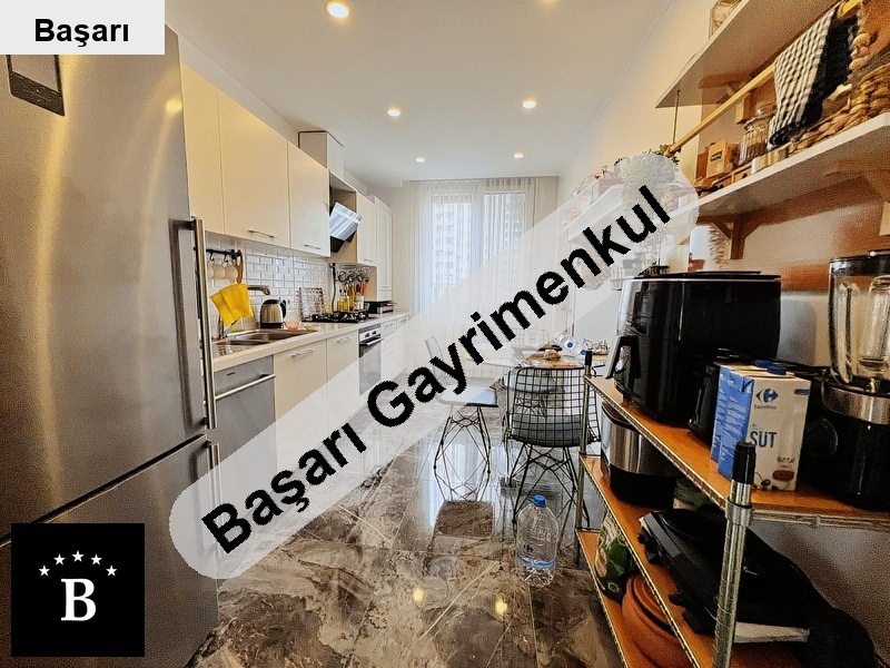Başarı'dan bostanci  üzeri̇nde 3+1 kombi̇li̇ 165 m2 balkonlu