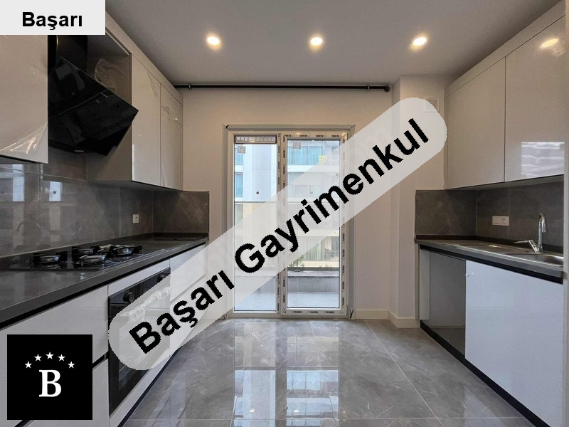 Başarı'dan ci`da sahi̇le çok yakin 2025 yapimi balkonlu ebanyolu 3+1