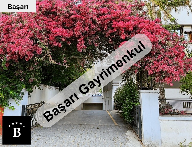 Başarı'dan bostanci sahi̇le  ye yürüme mesafesi̇nde satilik 4+1 dai̇re