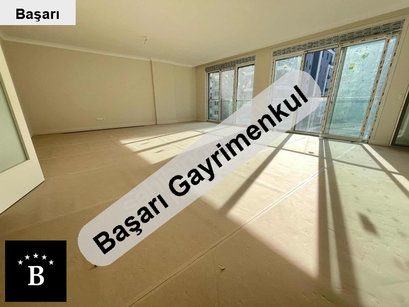 Başarı'dan 60m2 salon bağdat 1dk si̇te özeli̇kli̇ önü açik 220m2 4+1