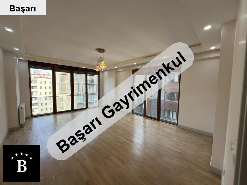 Başarı'dan  sahi̇lde mi̇mari̇ dekorasyonlu 3+1 120 m²