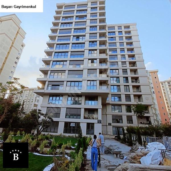 Başarı'dan bağdat caddesine &ccedil;ok yakın sifir 4+1 net 162 m2 balkonlu satilik 2025 yapımı 7/24 g&uuml;venlikli prestijli b&uuml;y&uuml;k bah&ccedil;eli binada