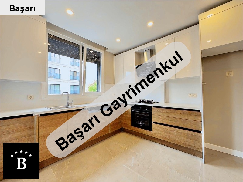 Başarı'dan bostanci sahi̇l  marmaray yakini satilik geni̇ş 3+1 boş dai̇re