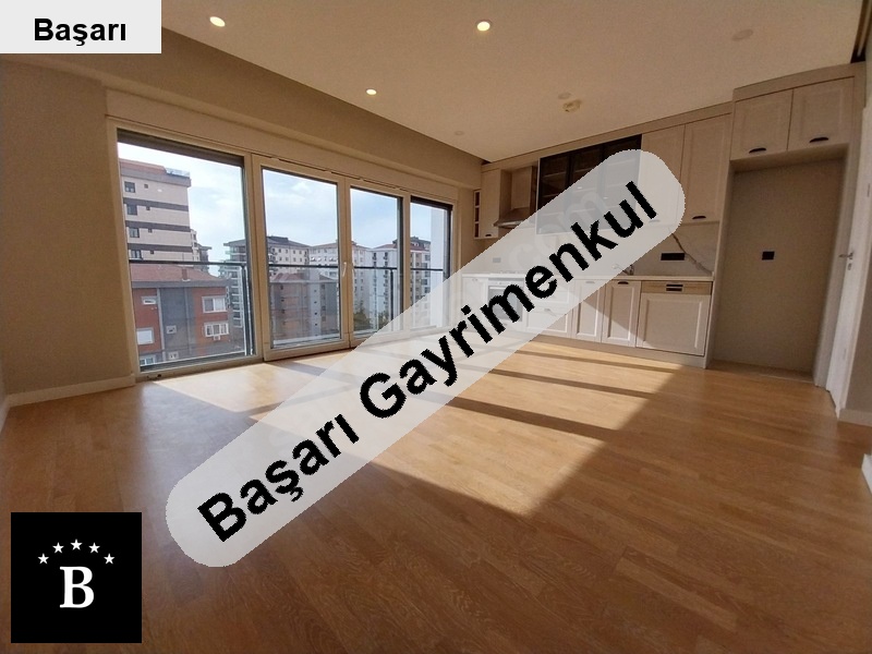 Başarı'dan  sahi̇lde özel dekorasyonlu 75 m2 1+1 ara kat dubleks
