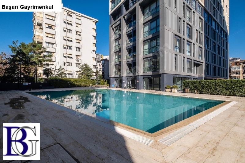 Başarı'dan suadi̇ye ameti̇st si̇tesi̇nde bağdat caddesine yakın havuzlu manzarali 233 m2 dublex