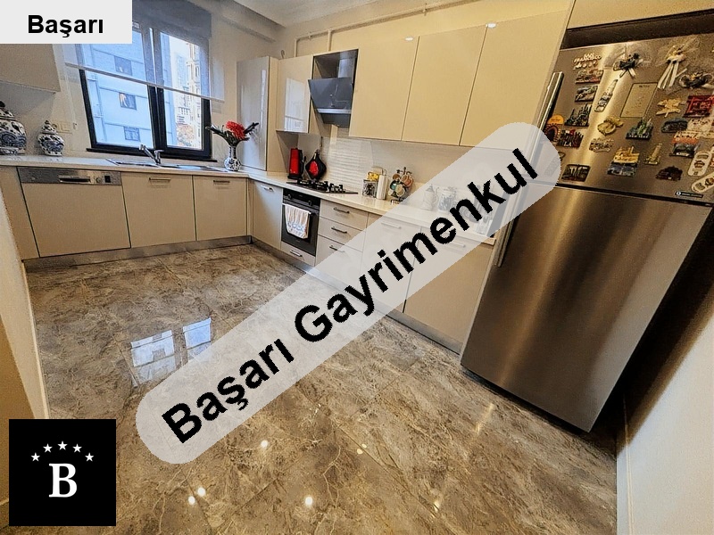 Başarı'dan  sahi̇lde 110net 16m2 mutfak 31m2 salon balkonlu 3+1