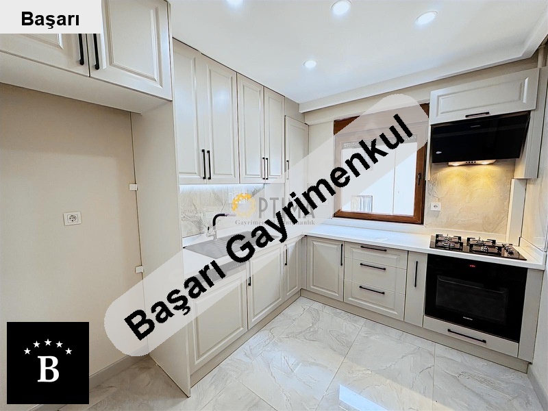 Başarı'dan  sahi̇l parseli̇nde parka yakin boş 3+1