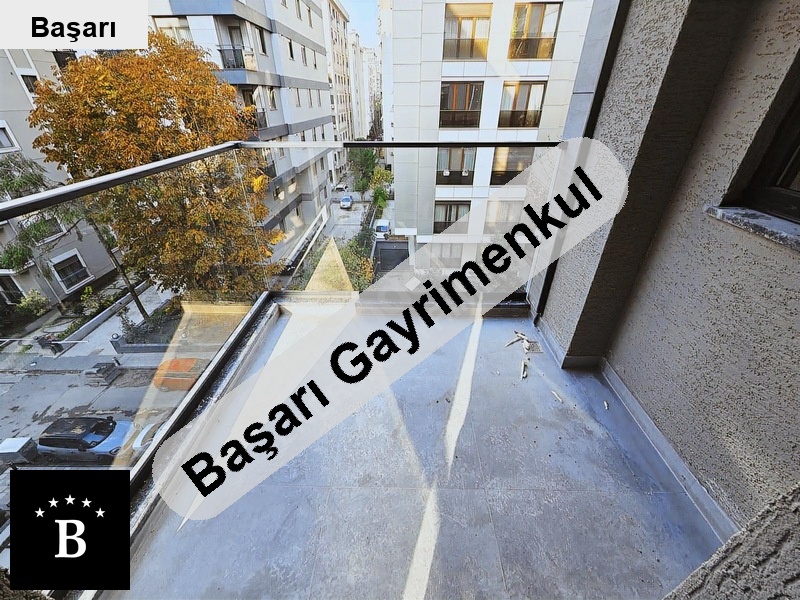 Başarı'dan  bağdata yakin 135m2 balkonlu mart tesli̇m dai̇re