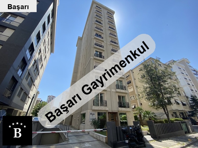 Başarı'dan c sahi̇lde satilik presti̇jli̇ bi̇nada mi̇mari̇ dekorlu 3+1