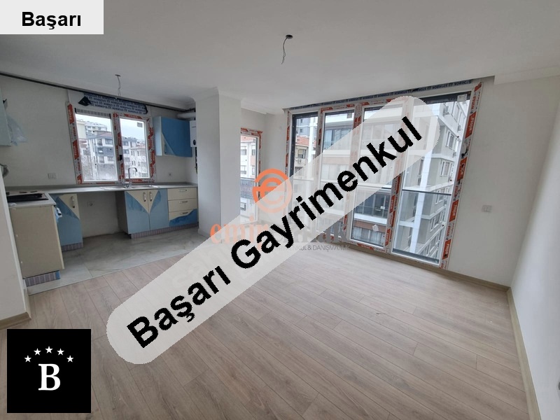 Başarı'dan  suadi̇ye'de 2+1 sifir bi̇nada odalar kullanişli balkonlu