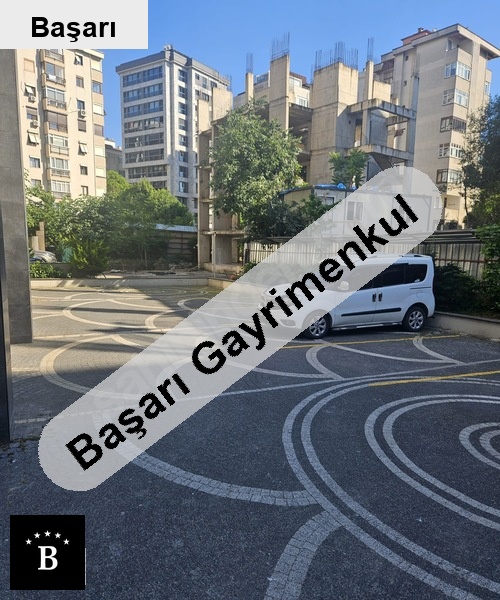 Başarı'dan suadi̇ye'de 3+1 135 m² bağdat cad 1 dk kombi̇li̇ ara katta