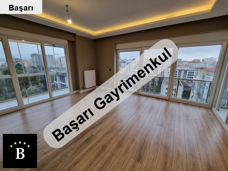 Başarı'dan oyuncak müzesi̇ sokağinda havuzlu çocuk oyun alanli 2+1 otoparkli
