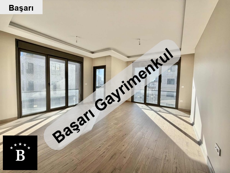 Başarı'dan suadi̇ye  si̇te i̇çeri̇si̇nde balkonlu 3+1