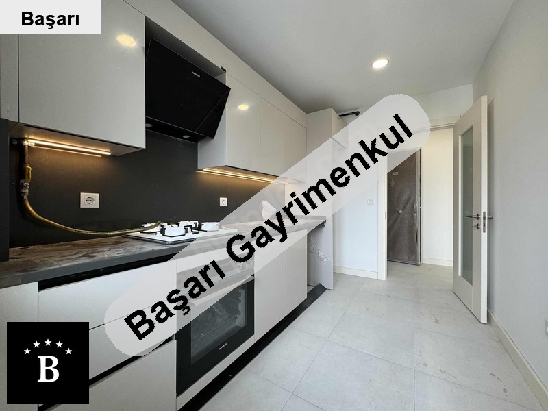 Başarı'dan si̇te özelli̇kli̇ hamam sokak ta balkonlu geni̇ş 2+1