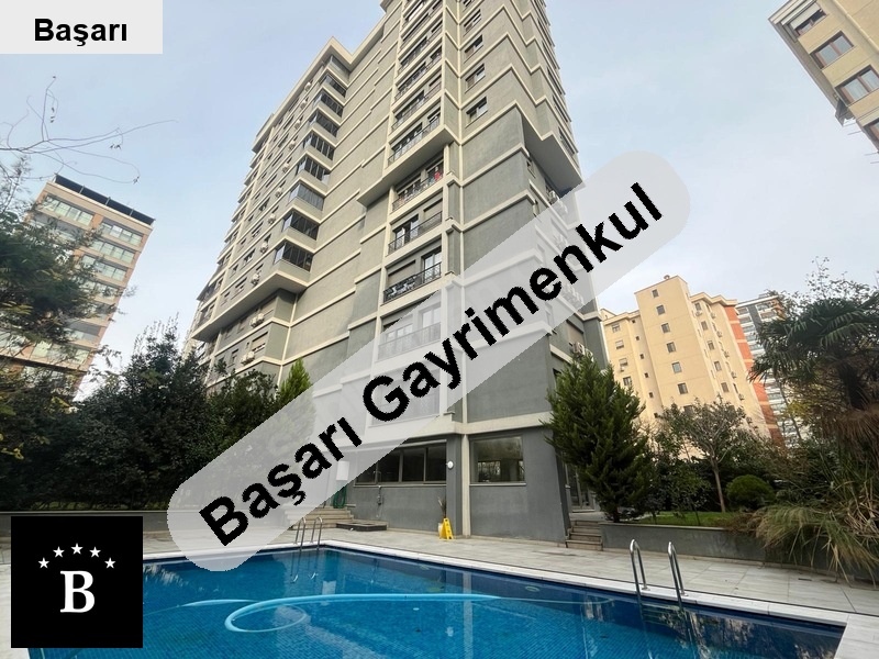 Başarı'dan suadiye'de bağdat caddesine yakın site özellikli havuzlu boş 3+1