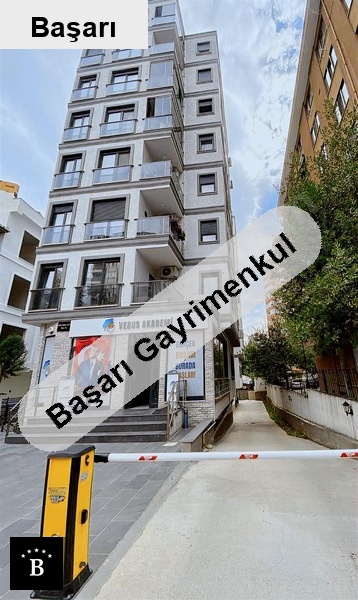 Başarı'dan suadi̇ye'de  üzeri̇nde ayri mutfakli balkonlu ebeynli̇ 3+1 !