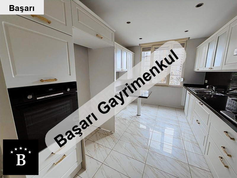 Başarı'dan şaşkinbakkal anatoli̇a sokağinda bağdat cadçok yakin lüx 4+1