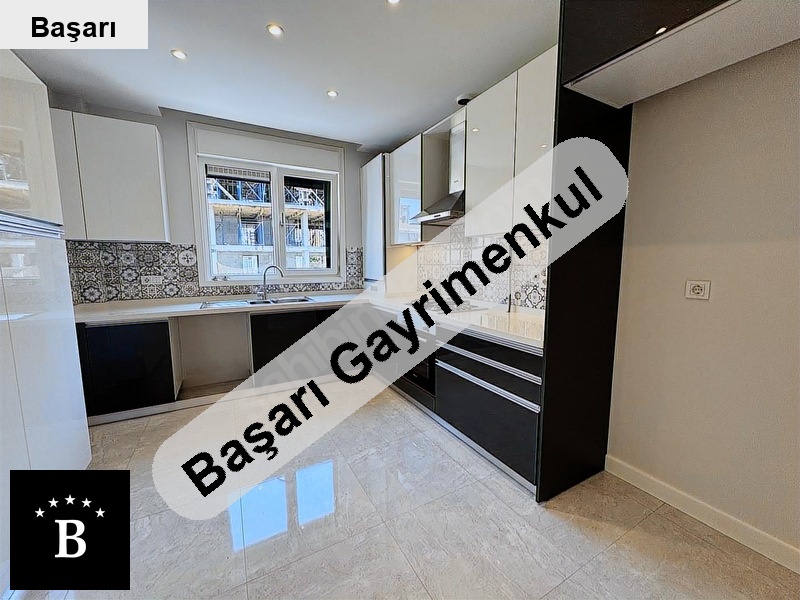 Başarı'dan suadi̇ye sahi̇lde 150m2 3+1 ebeyn banyolu balkonlu