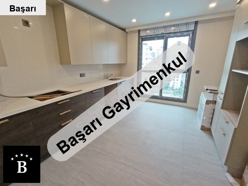 Başarı'dan suadiye bağdat caddesine yakın sıfır bina 3+1 daire