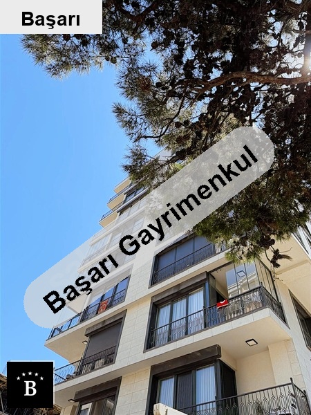 suadi̇ye sahi̇lde buti̇k bi̇nada 120m² net geni̇ş balkonlu