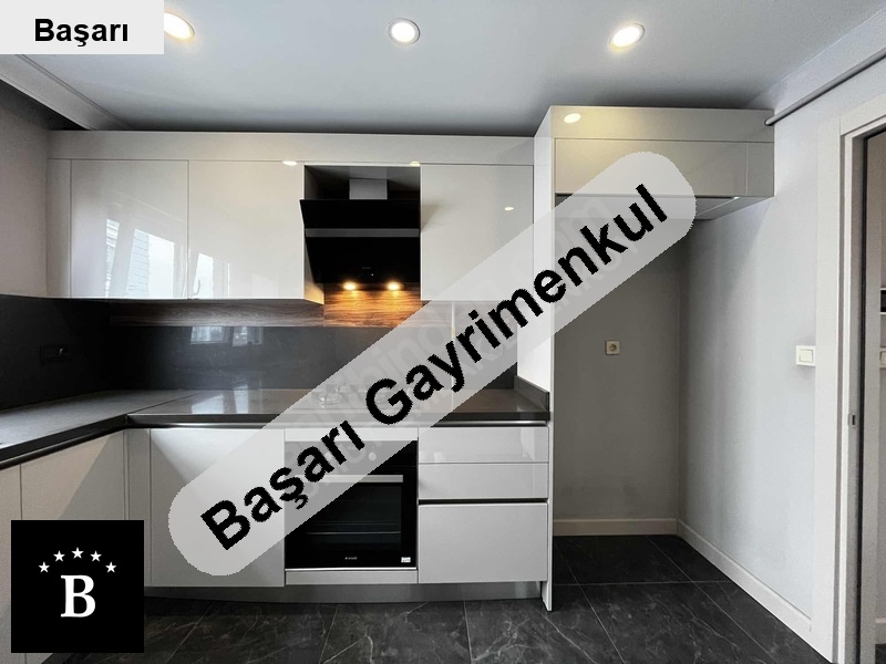 Başarı'dan suadi̇ye'de si̇te konsepti̇ presti̇jli̇ bi̇nada 3+1 130m² boş dai̇re