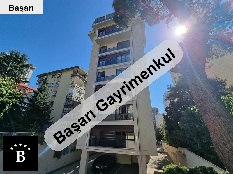 Başarı'dan oyuncak müzesi̇ni̇n sokağinda katta tek 4+1 üç banyolu i̇ki̇ otopark