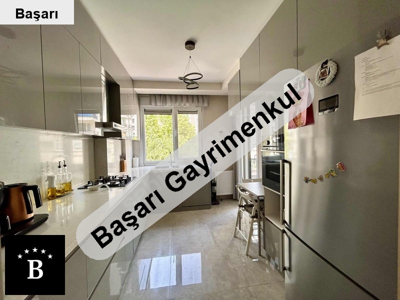 Başarı'dan  suadi̇ye aydin sokakta 2 yaşinda bi̇nada 3+1 dai̇re