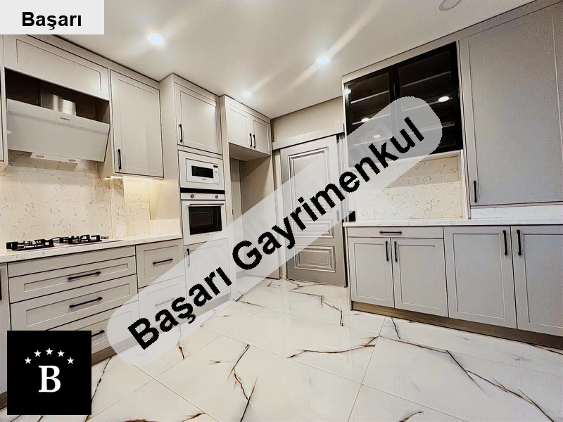 Başarı'dan  ömerpaşa'da geni̇ş balkonlu 190m2 kattatek 4+1