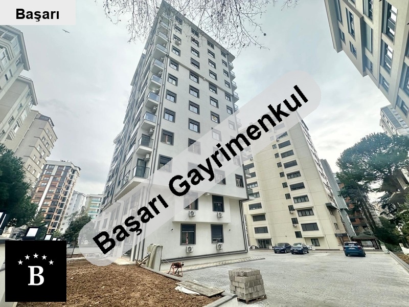 Başarı'dan suadi̇ye merkezde ayşekadin metroya komşu lüks 2+1 satilik dai̇re