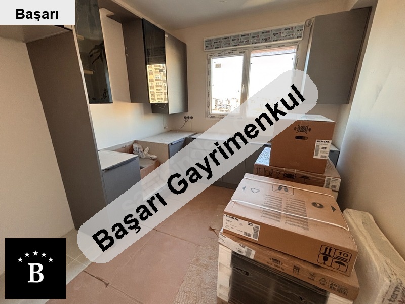 Başarı'dan suadi̇ye'de balkonlu ebeynli̇ godali 107m2 3+1 sifir