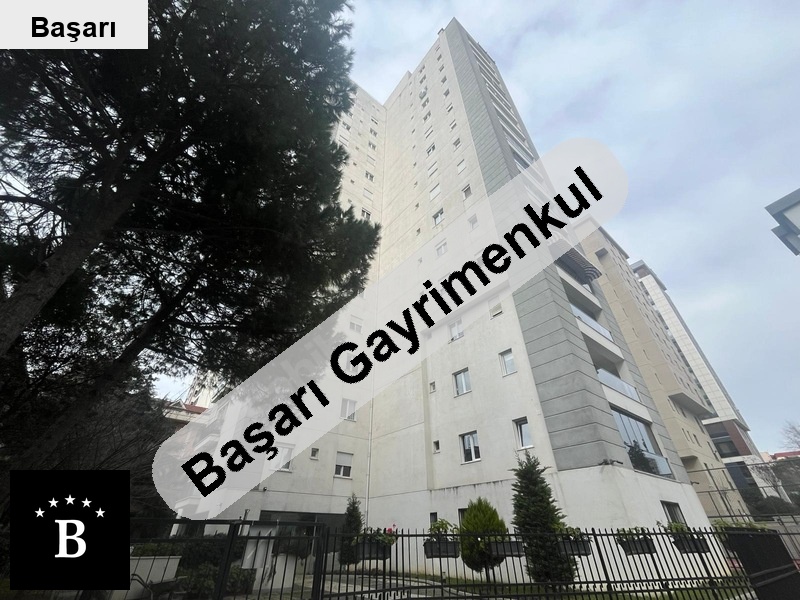 Başarı'dan göztepe'de bağdat caddesine yakın havuzlu site özellikli boş 2+1
