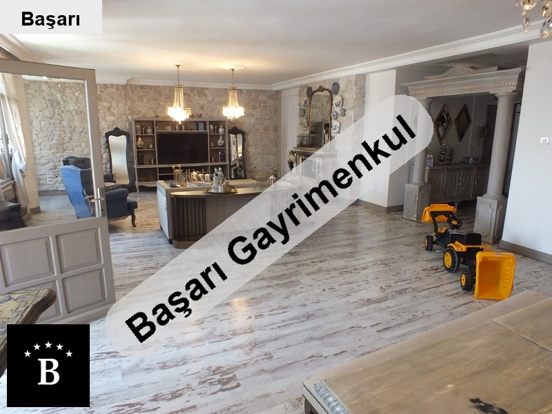 Başarı'dan satişa hazir sahi̇l  bağdat si̇ inda 5+1 satilik 240m2