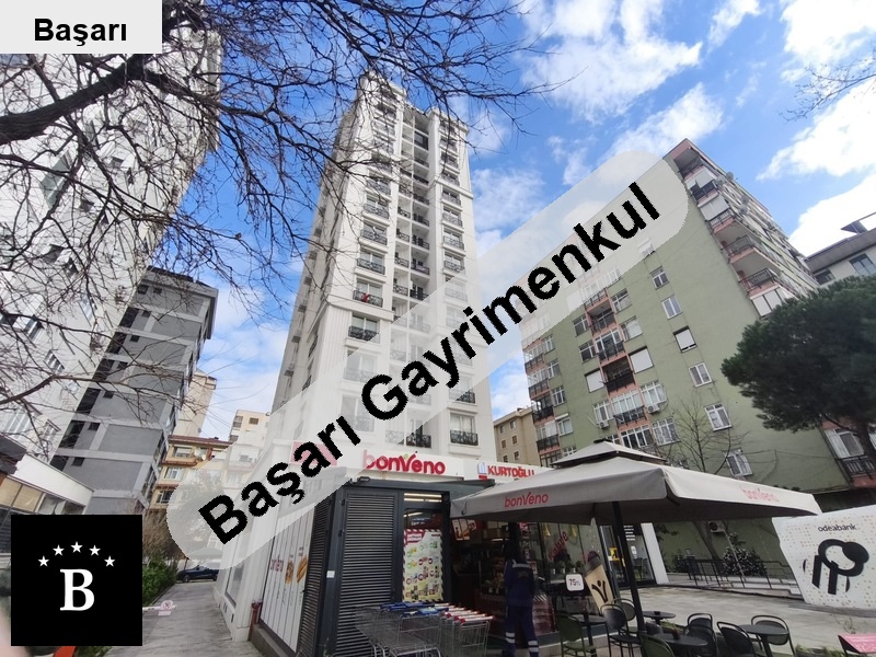 Başarı'dan suadi̇ye metroya çok yakin yeni̇ bi̇nada boş 2+1 balkonlu