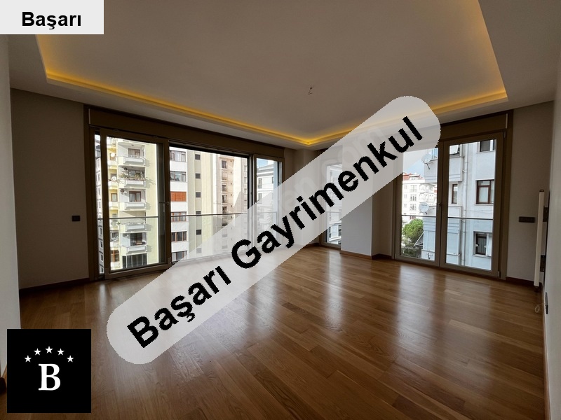 Başarı'dan suadi̇ye bağdata yakin lüx bi̇nada 140m²3+1 boş dai̇re