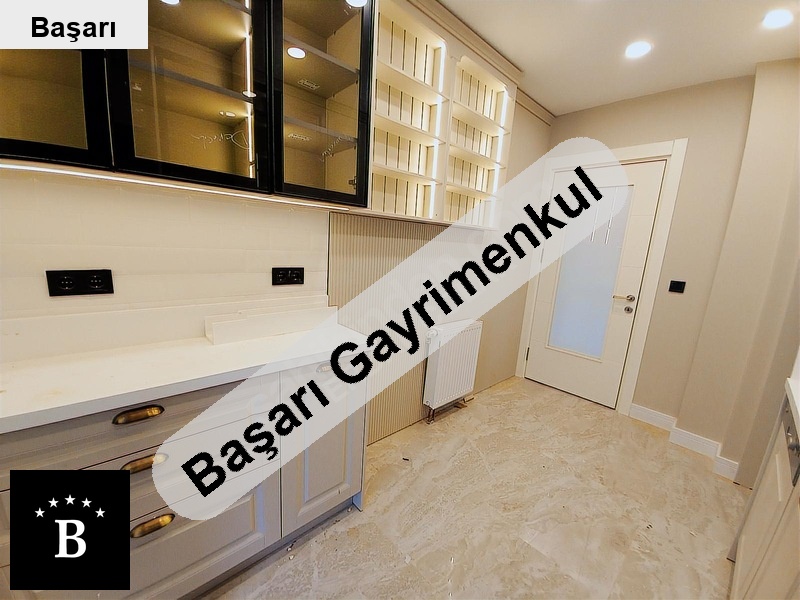 Başarı'dan erenköy'de 2018 yapımı marmaray'a yakın otoparklı 3+1 daire