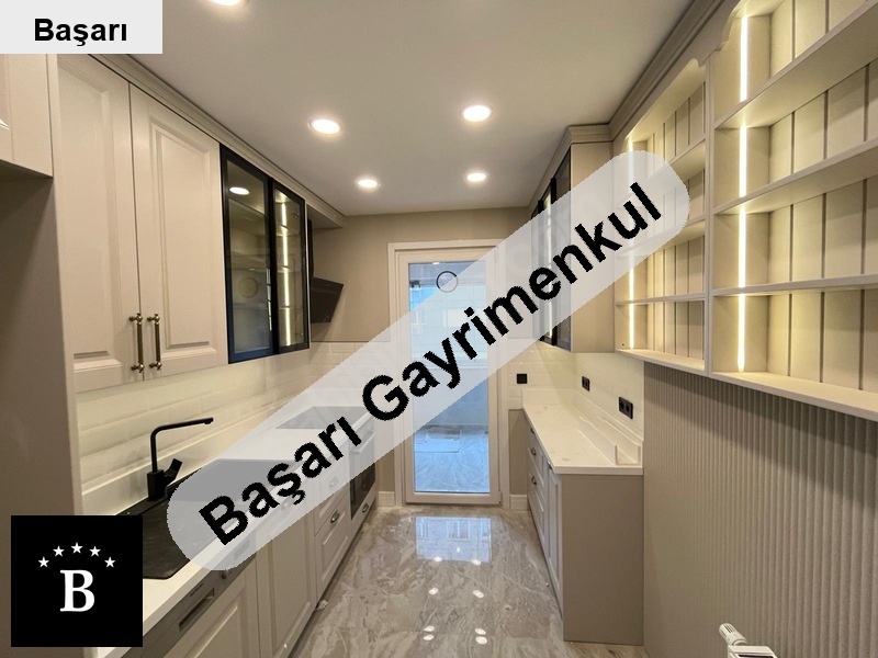 Başarı'dan erenköy'de 7/24 günlikli sitede balkonlu ebanyolu boş 3+1