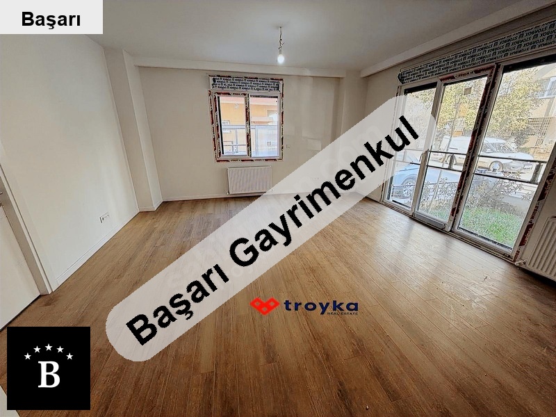 Başarı'dan erenköy marmaray'a 1 dk sifir bi̇nada otoparkli 1+1 boş dai̇re