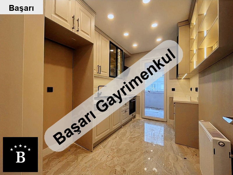 Başarı'dan erenköyde 7/24 günlikli sitede balkonlu ebeynli 100m²net 3+1