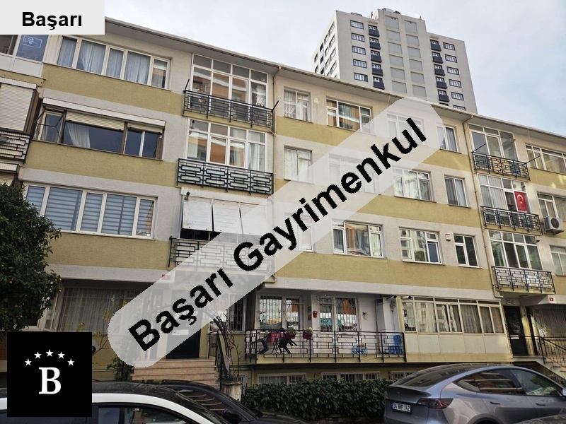 Başarı'dan geni̇ş 2+1 balkonlu 2 i̇nci̇kat kombi̇li̇ 70m2 net