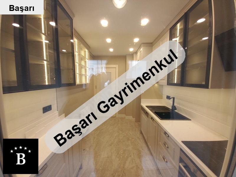 Başarı'dan erenköy'de 2018 yapı günlikli i̇ki kat kapalı otopark 3+1 130m2