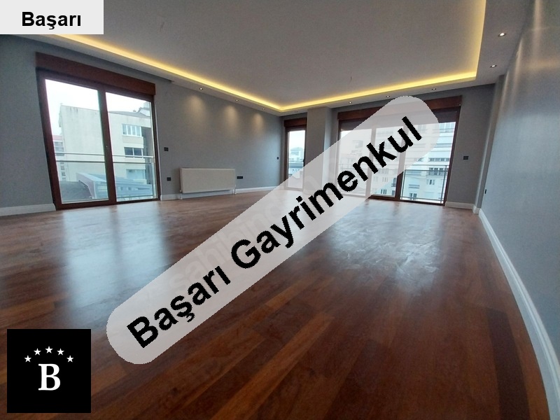 Başarı'dan erenköy bağdat cad yakin 40 m2 salonlu 155 m2 3+1 ara kat