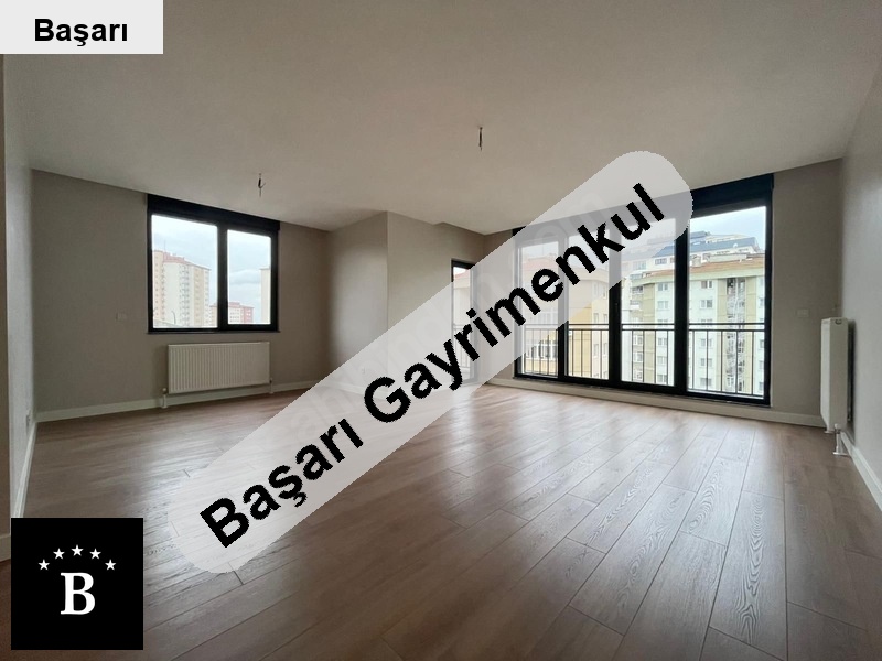 Başarı'dan si̇nan ercan si̇ üzeri̇nde buti̇k bi̇nada 100m²net