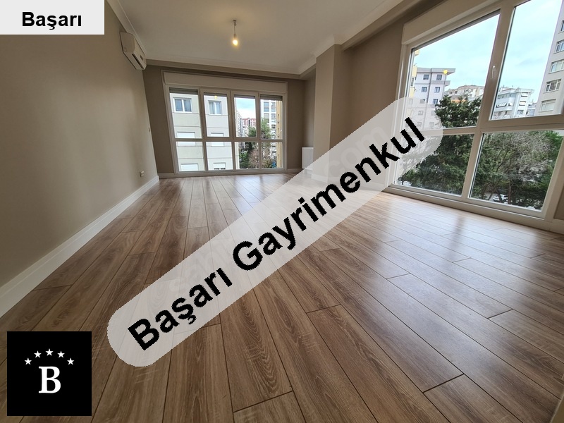 Başarı'dan erenköy' de 8 yillik günli̇kli̇ si̇tede balkonlu oyun parkli 3+1