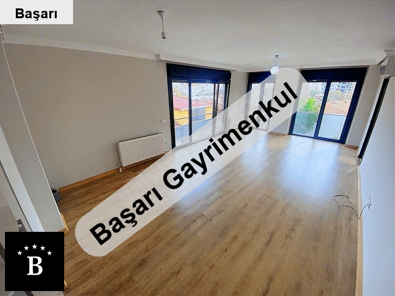 Başarı'dan suadi̇ye'de 3+1 130 m2 balkonlu boş satilik dai̇re